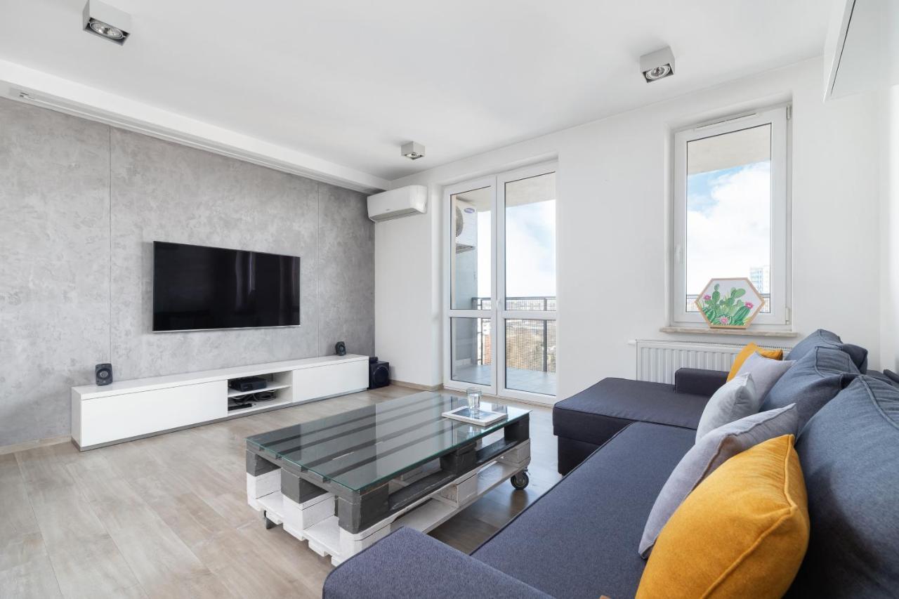 Avia Apartment Three Bedroom Two Balcony Ac & Parking By Noclegi Renters Krakau Exterior foto