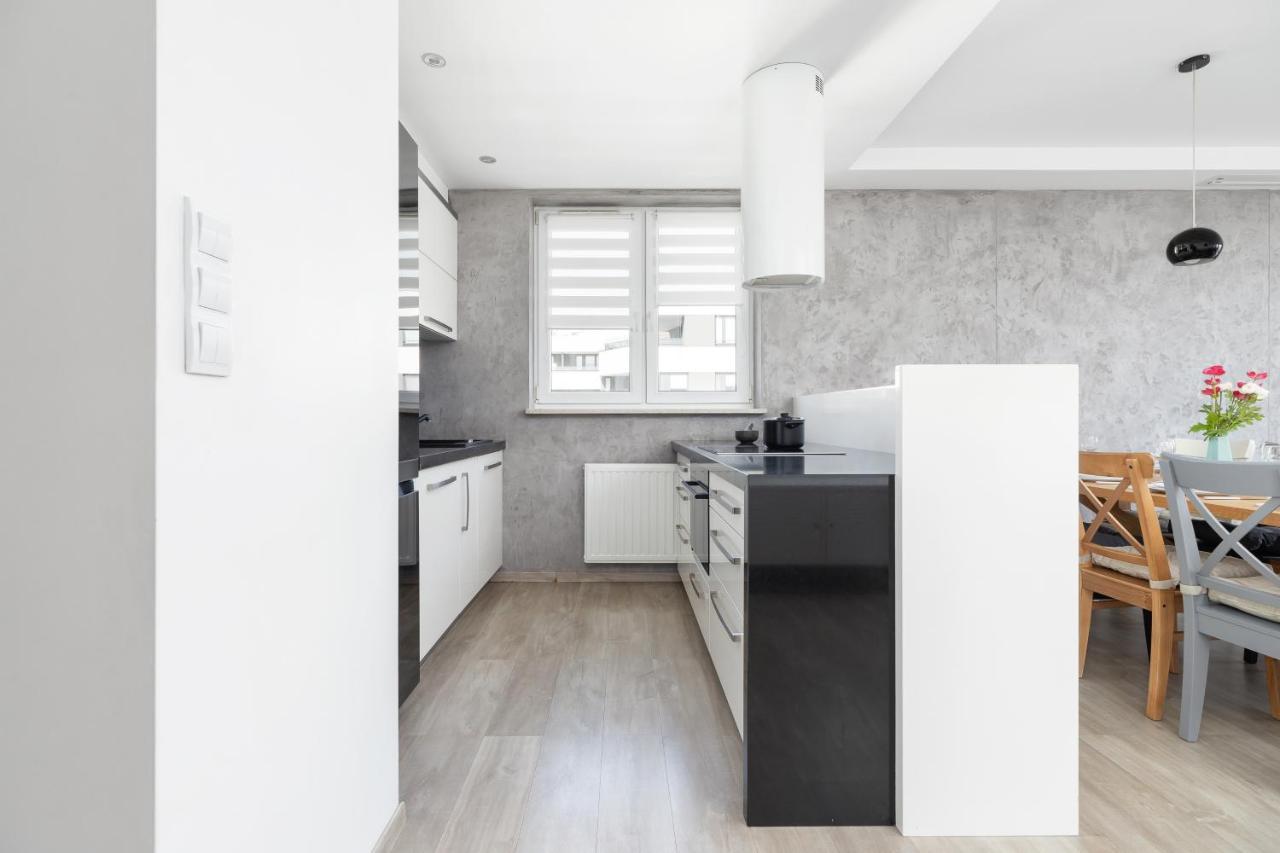 Avia Apartment Three Bedroom Two Balcony Ac & Parking By Noclegi Renters Krakau Exterior foto