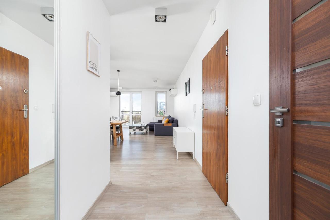 Avia Apartment Three Bedroom Two Balcony Ac & Parking By Noclegi Renters Krakau Exterior foto