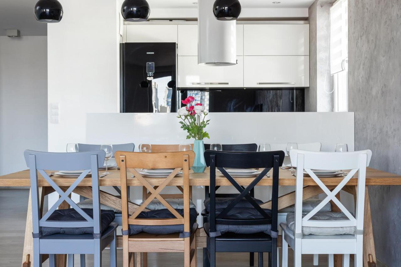 Avia Apartment Three Bedroom Two Balcony Ac & Parking By Noclegi Renters Krakau Exterior foto